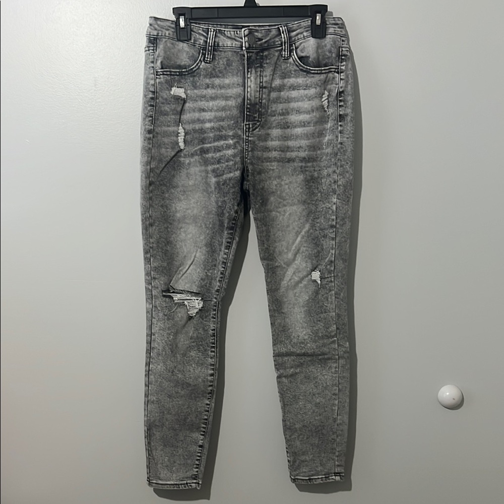 SO Distressed Gray Jeggings